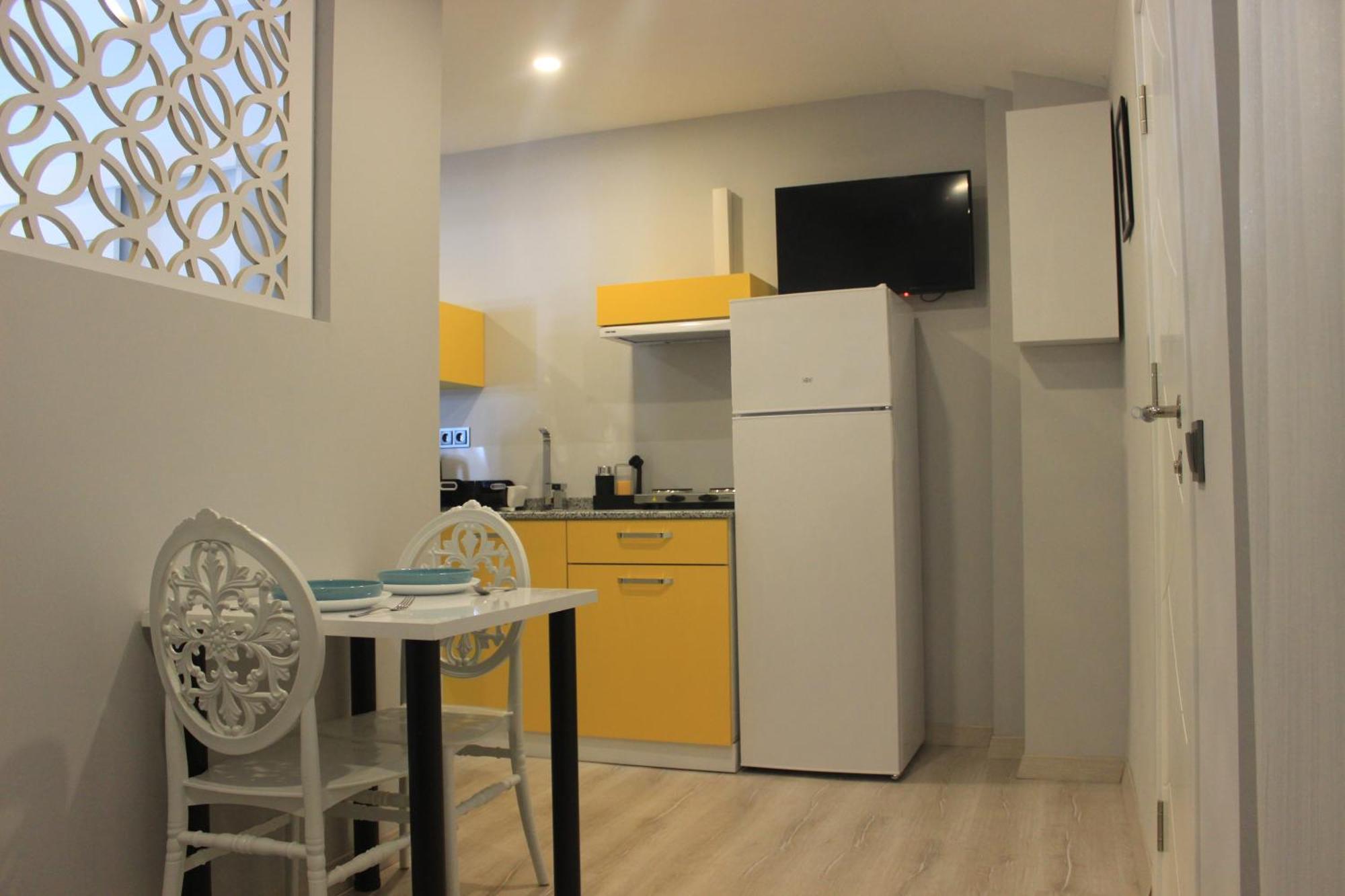 Retro Star Apart Otel *